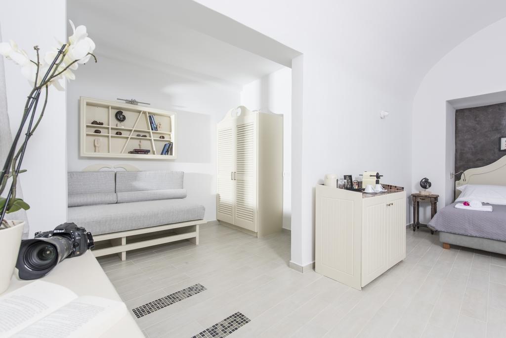 Ambition Suites (Adults Only) Oia  Room photo