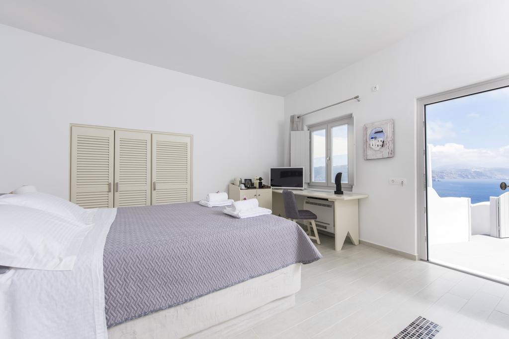 Ambition Suites (Adults Only) Oia  Room photo